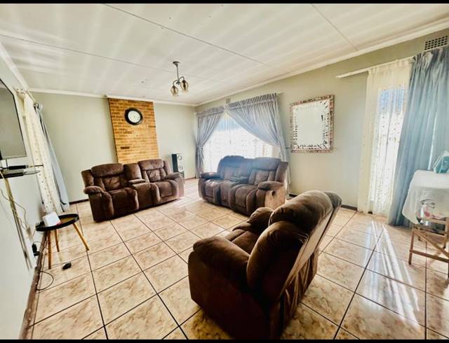 3 BEDROOM HOUSE FOR SALE IN VANDERBIJLPARK CE 4